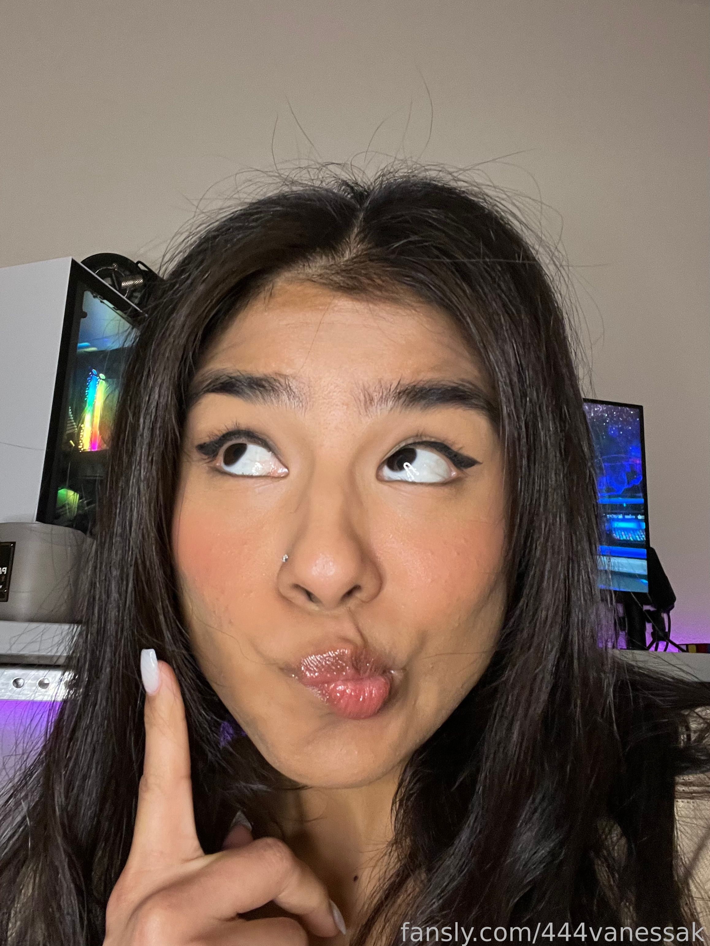 444vanessak